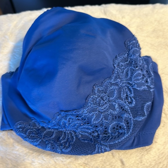 Bras - Picture 5 of 5